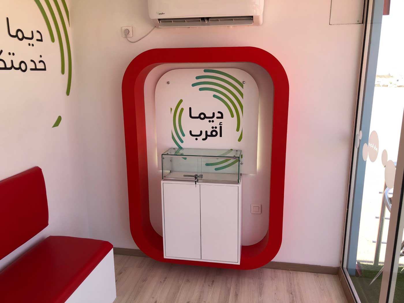 Agence-wellcom-aménagement-boutique-ooredoo-boutique-stand-ooredoo-wellcom-algerie