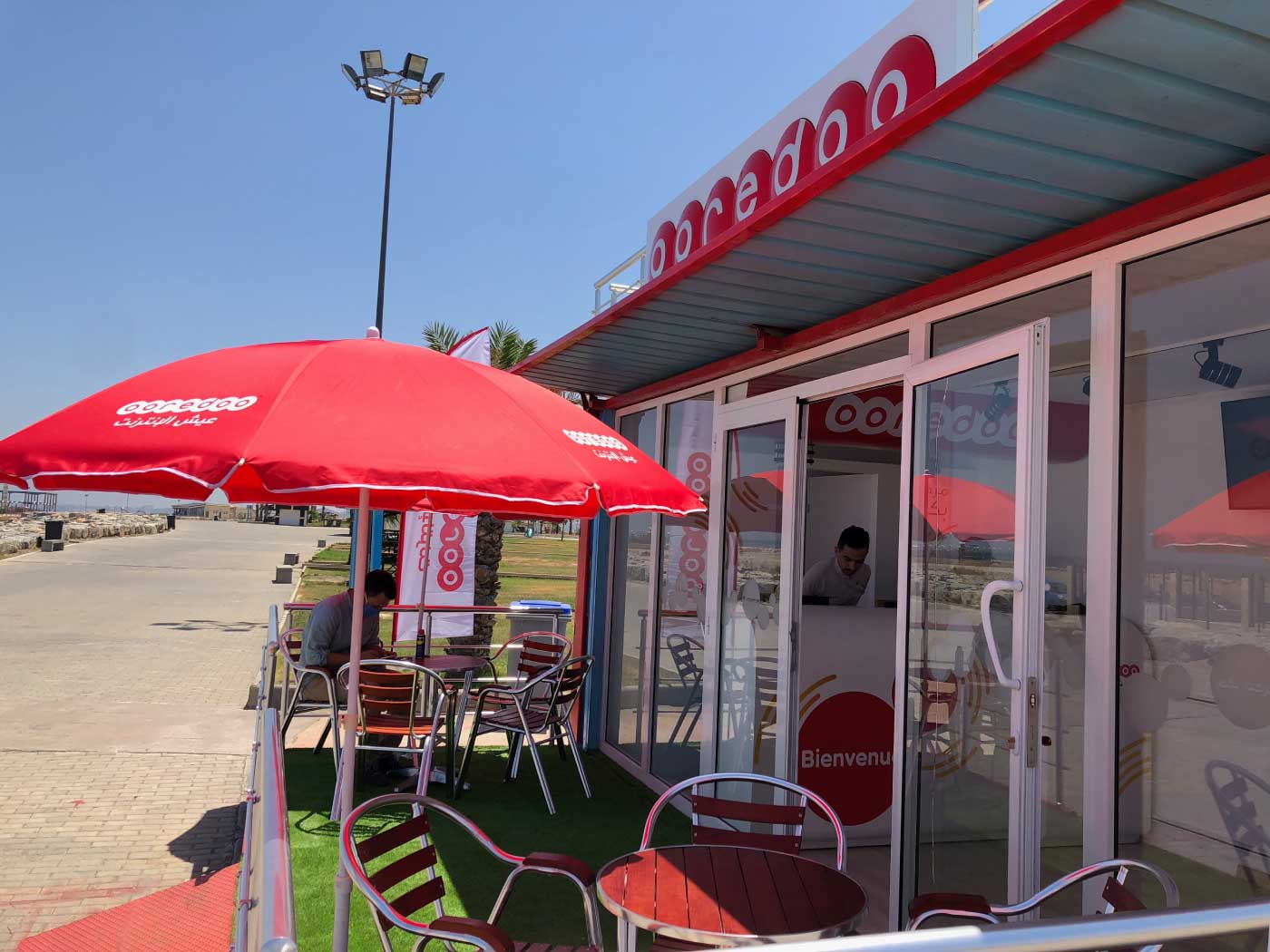 Agence-wellcom-aménagement-espace-stand-roulant-ooredoo-boutique-stand-ooredoo-wellcom-algerie